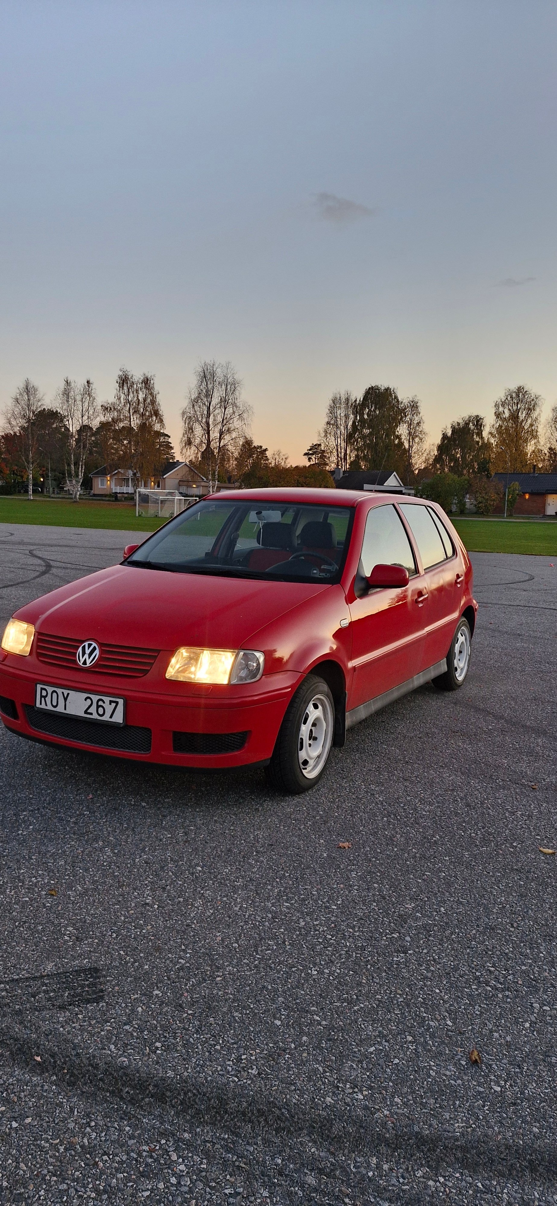 Volkswagen Polo 5-dörrar 1.4 Manuell 2001, bild 2/4