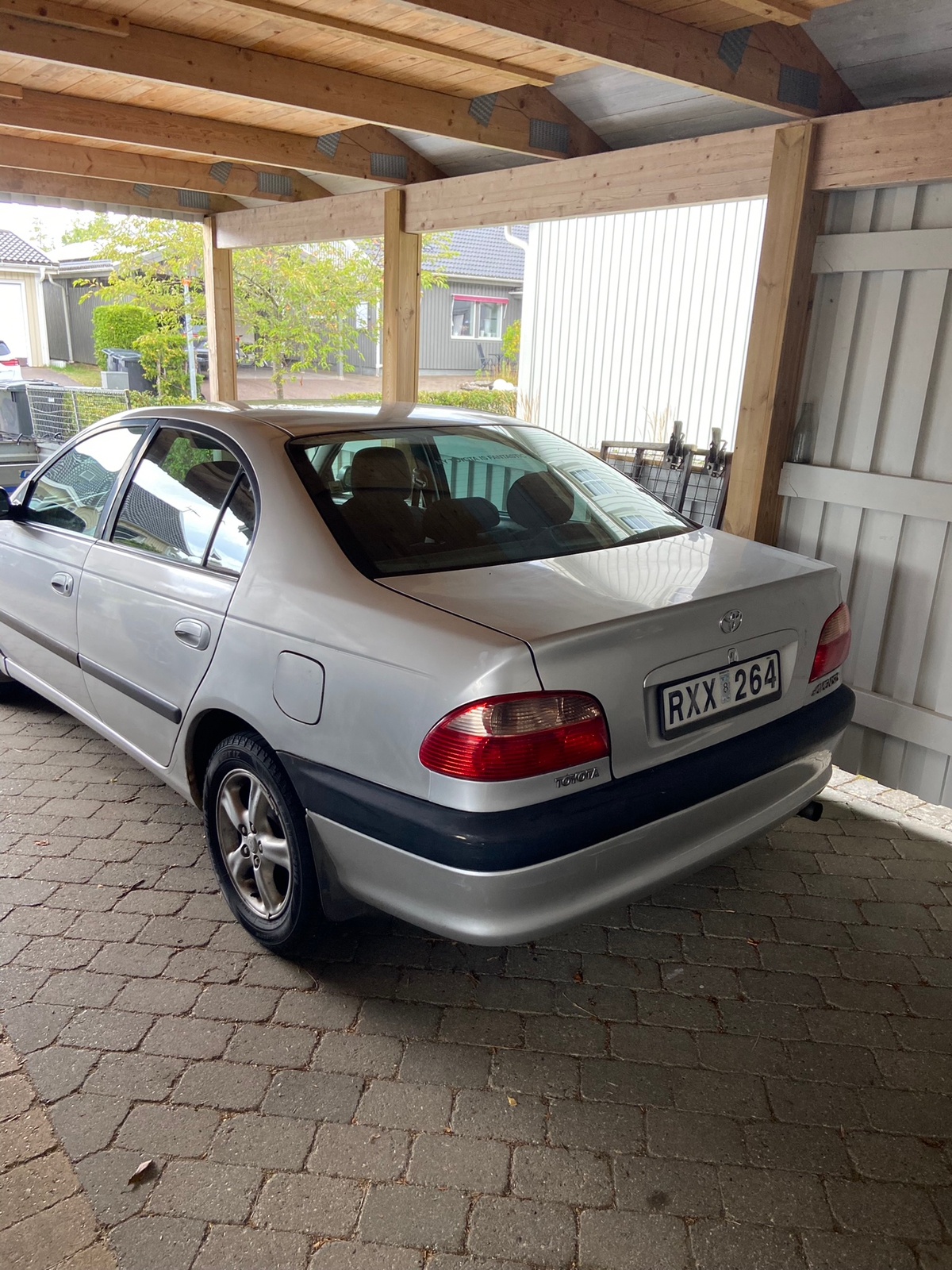 Toyota Avensis 2001, bild 2/4