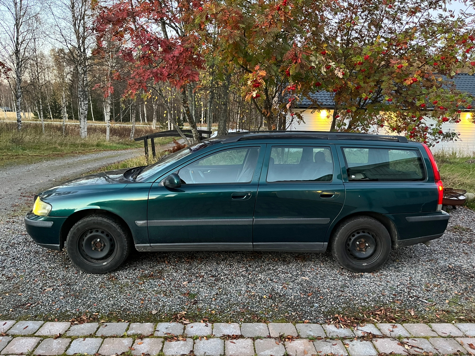 Volvo V70 2.4 Manuell 2001, bild 2/5