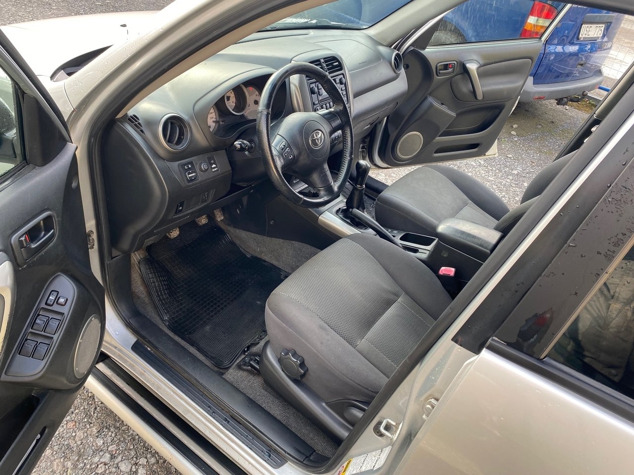 Toyota RAV4 5-dörrar 2.0 VVT-i 4x4 2004, bild 4/10