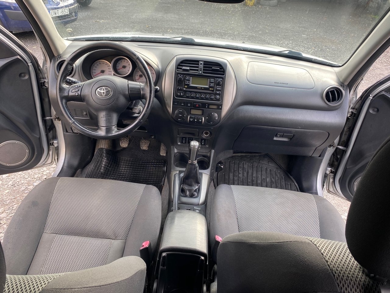 Toyota RAV4 5-dörrar 2.0 VVT-i 4x4 2004, bild 2/10