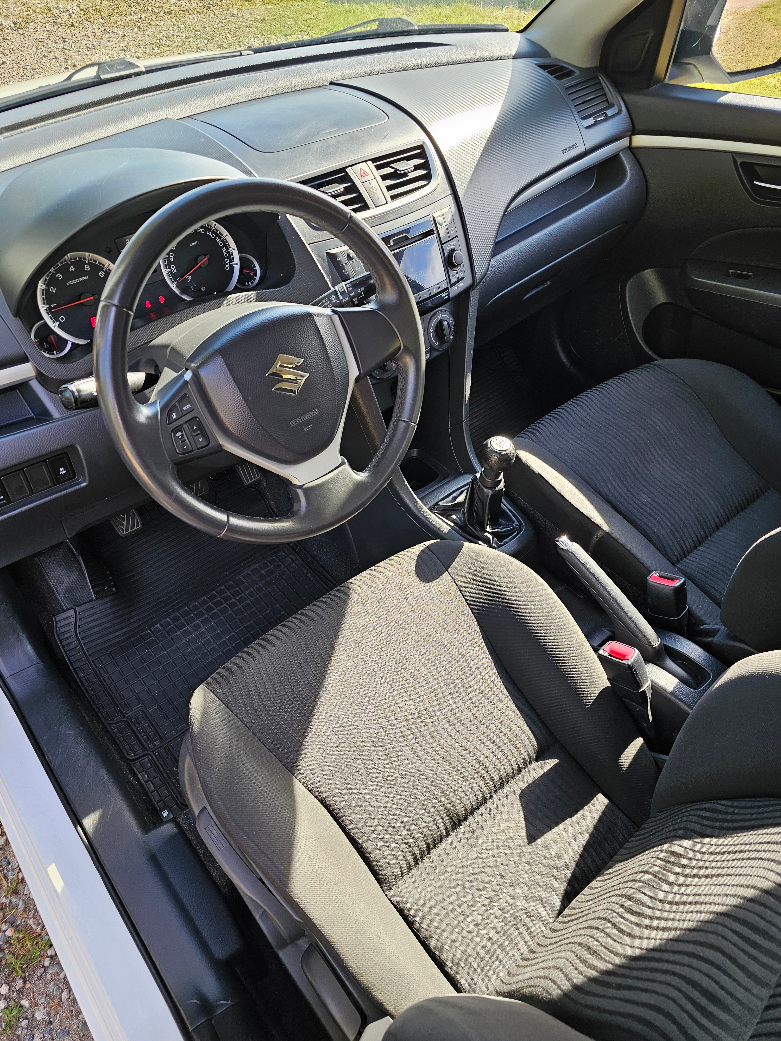 Suzuki Swift 2011, bild 4/5