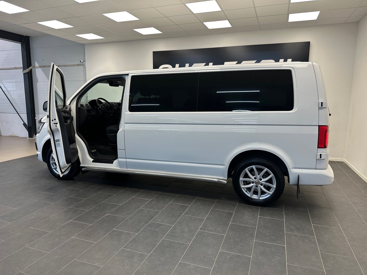 Volkswagen Caravelle 2019, bild 3/10