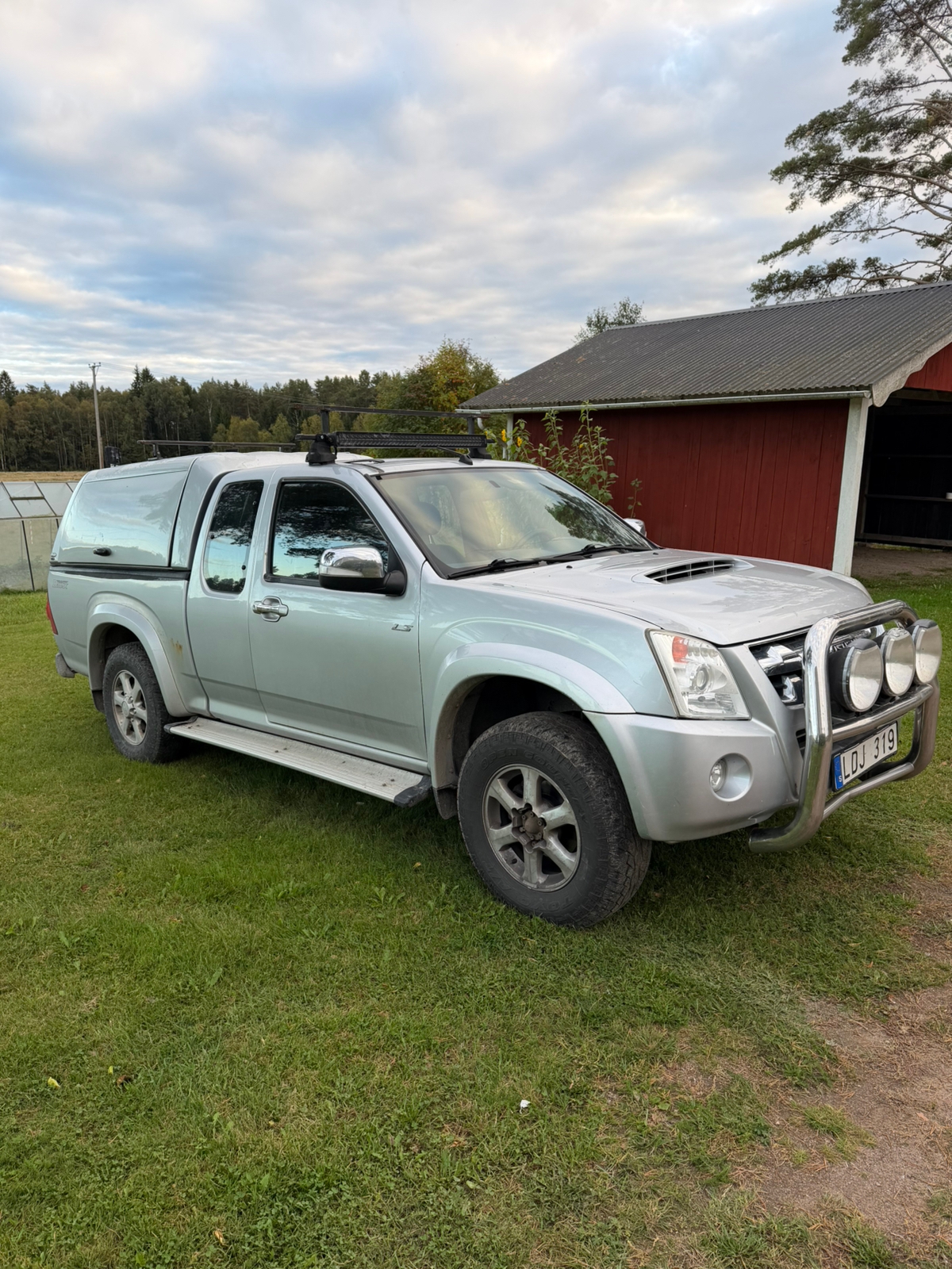 Isuzu D-max Space Cab 2.5 4WD Manuell 2010, bild 2/4