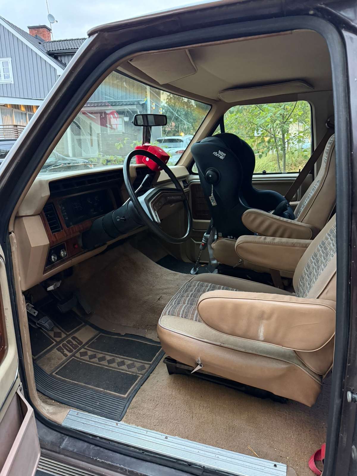 Ford F-150 1987, photo 3/4
