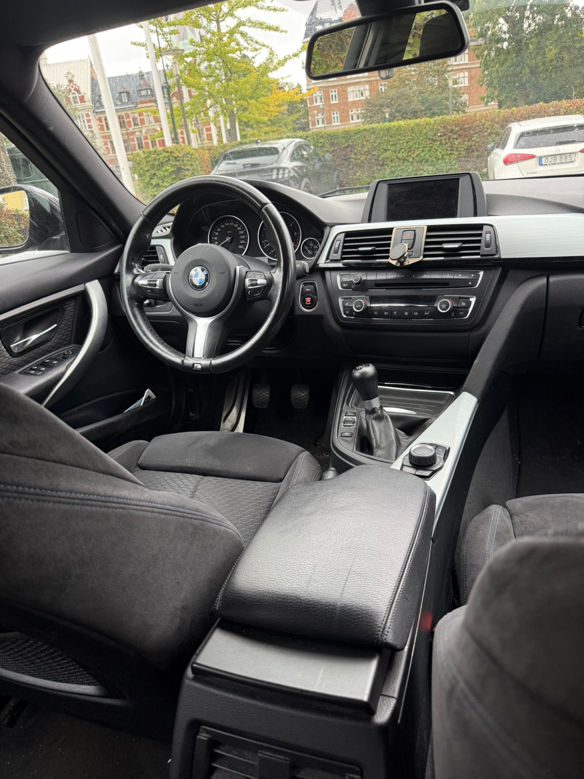 BMW 318 d Touring Manuell 2015, bild 2/3