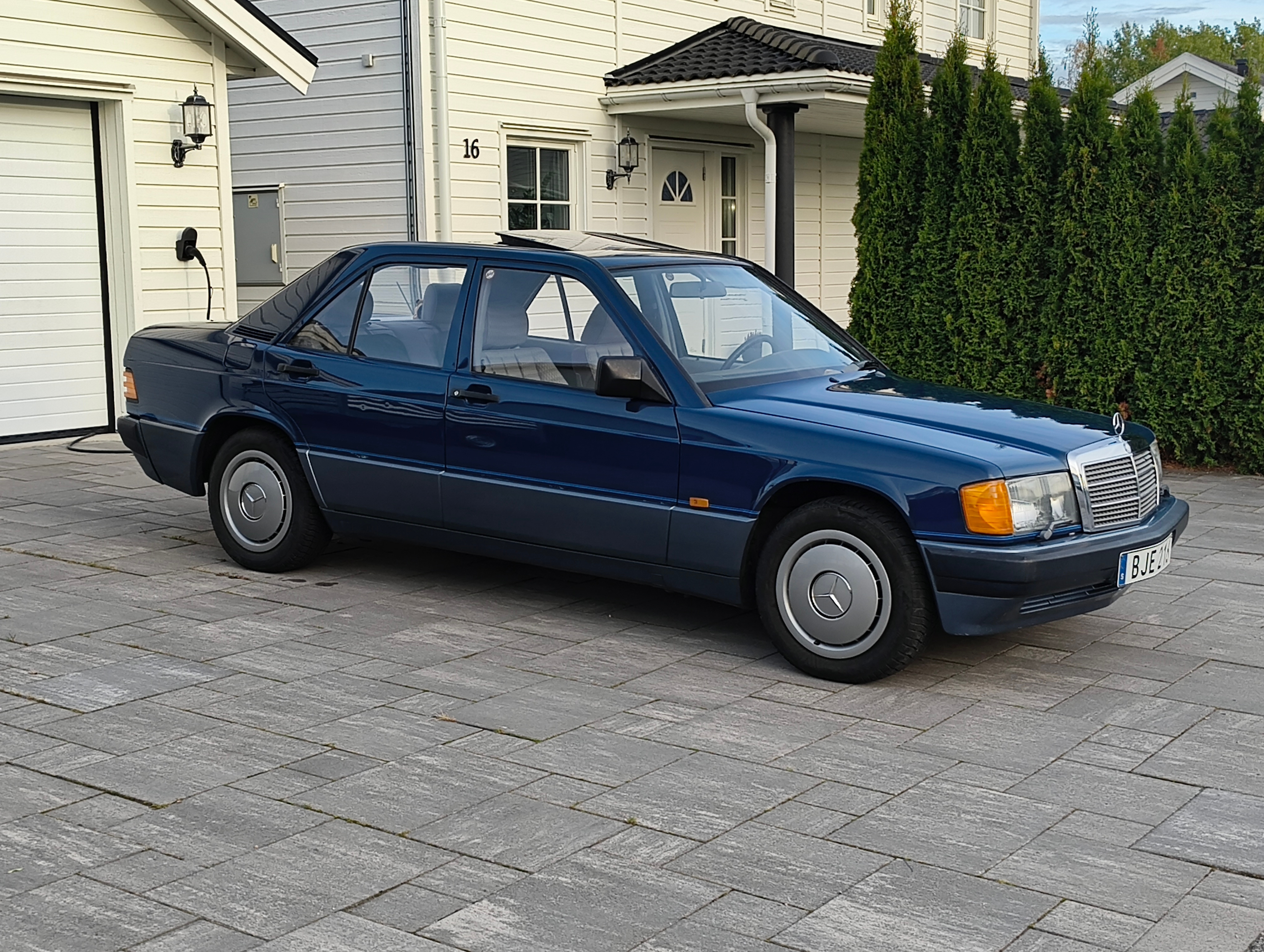 Mercedes-Benz 190 E 1.8 Manuell 1990, bild 2/10