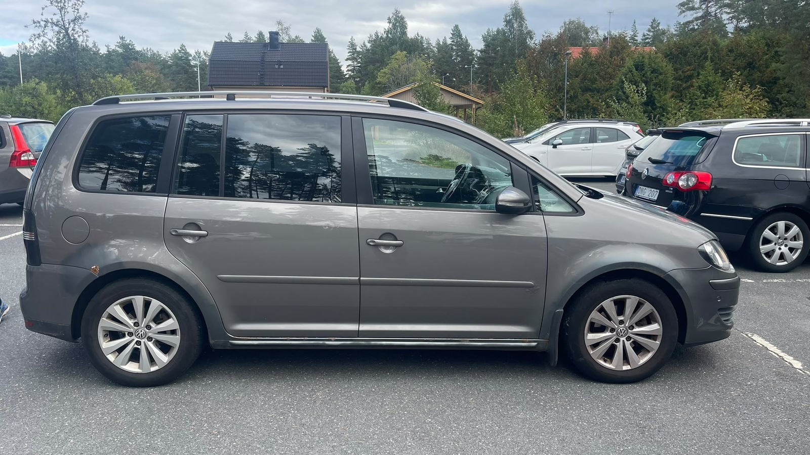 Volkswagen Touran 2010, bild 2/10