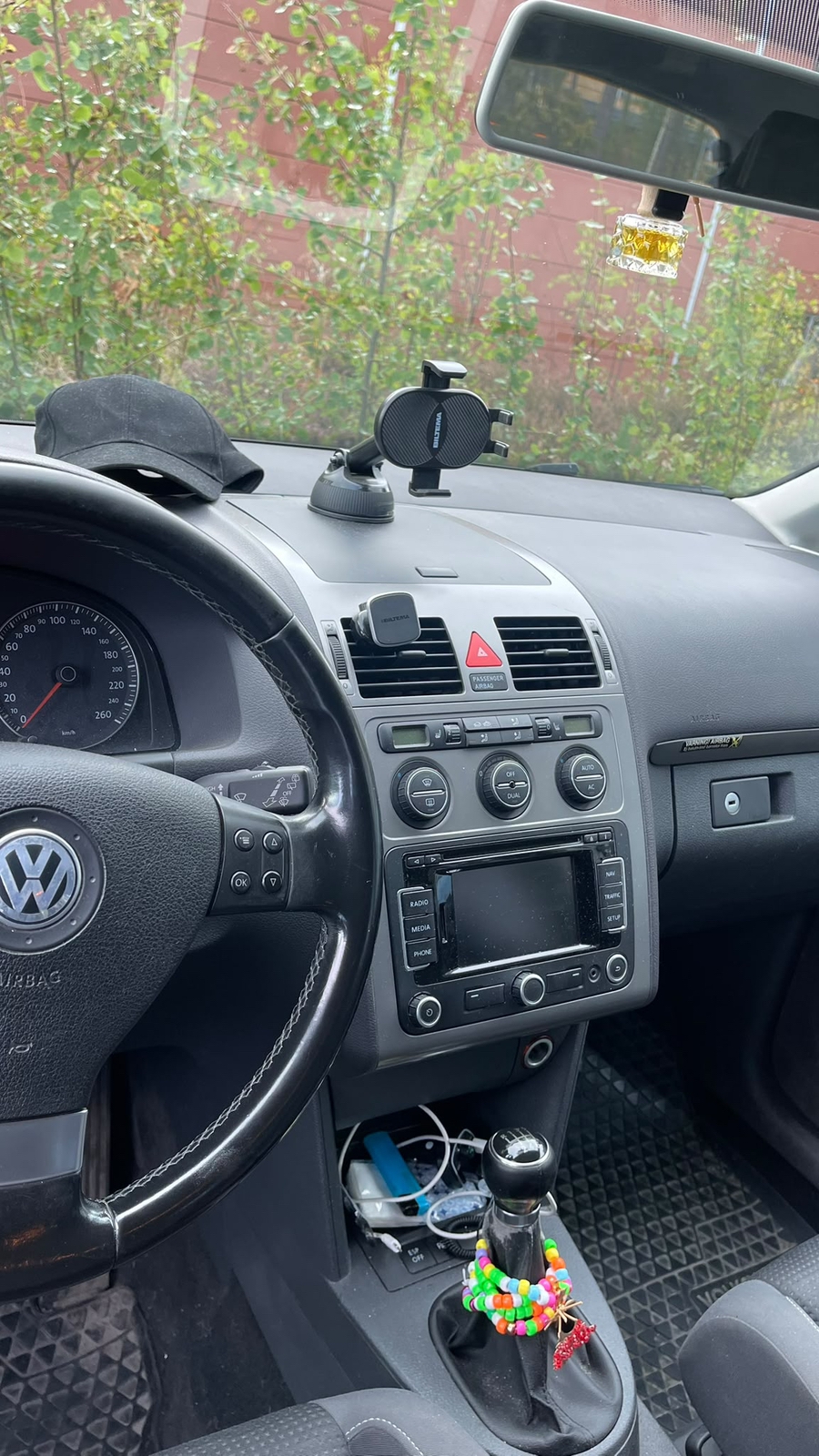 Volkswagen Touran 2010, bild 6/10