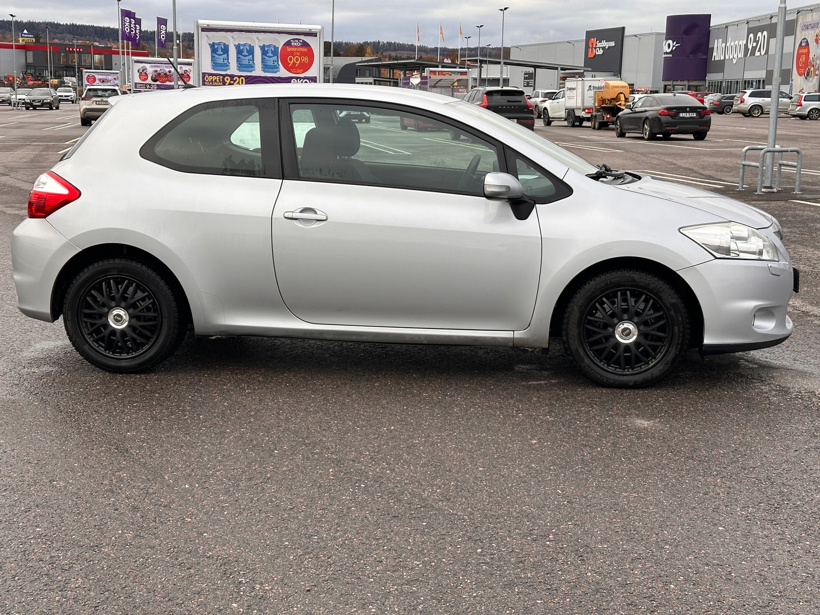 Toyota Auris 2010, kuva 2/7