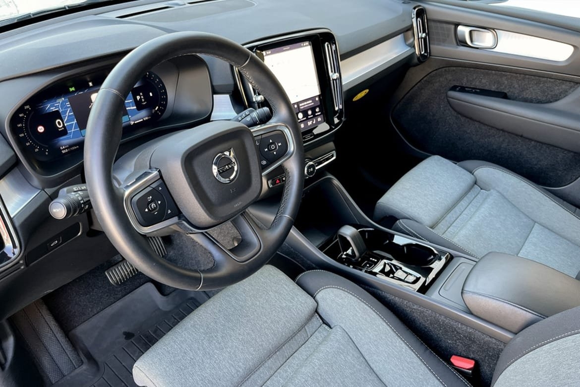 Volvo XC40 B3 FWD Bensin Plus Dark 2025, bild 5/9