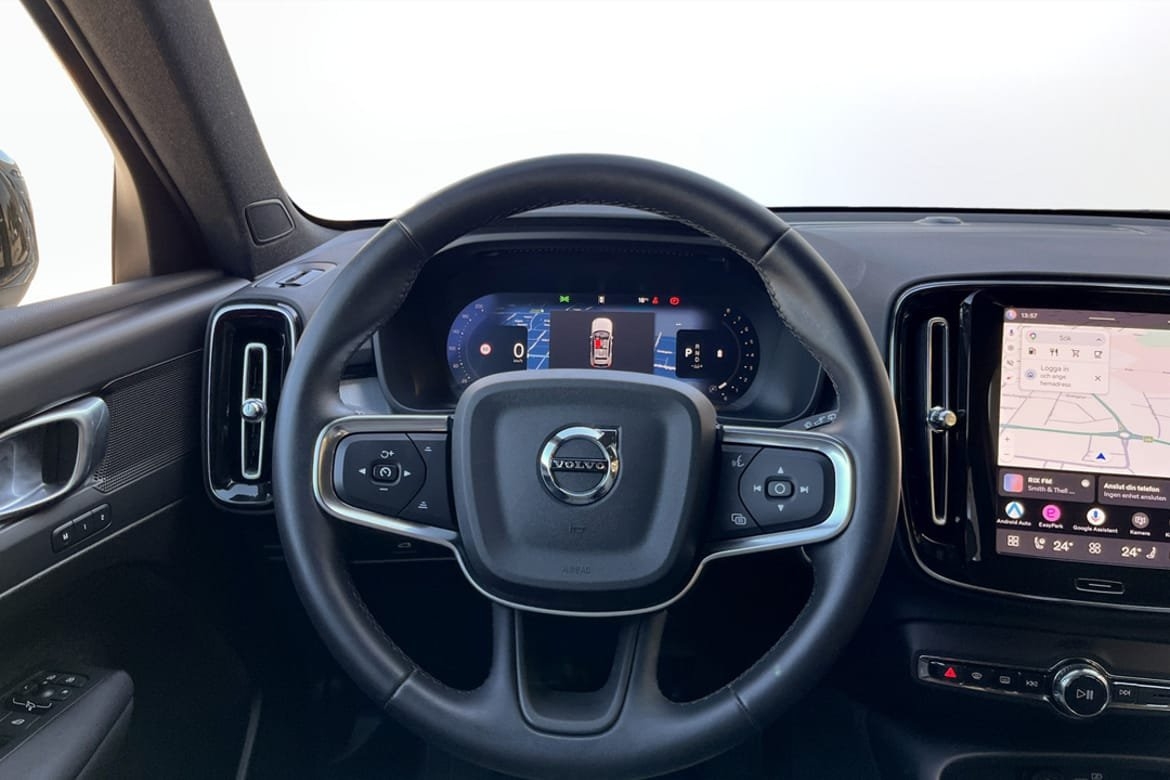 Volvo XC40 B3 FWD Bensin Plus Dark 2025, bild 7/9
