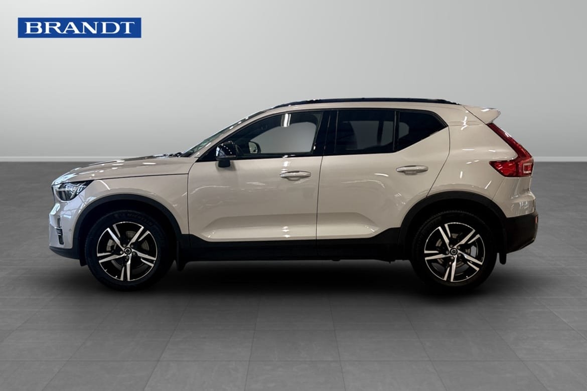 Volvo XC40 B3 FWD Bensin Plus Dark 2025, bild 3/10