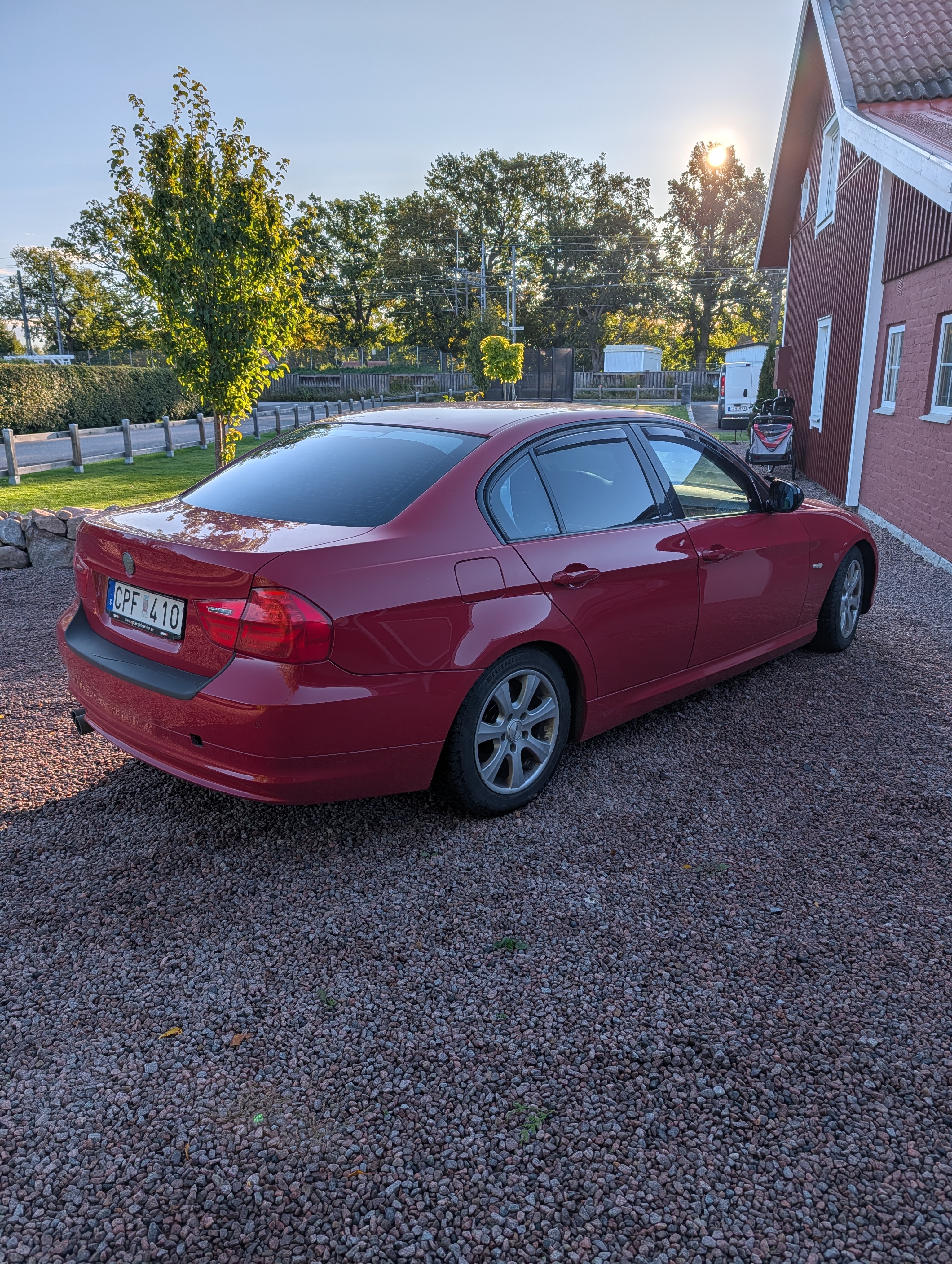BMW 325i 2009, bild 2/6