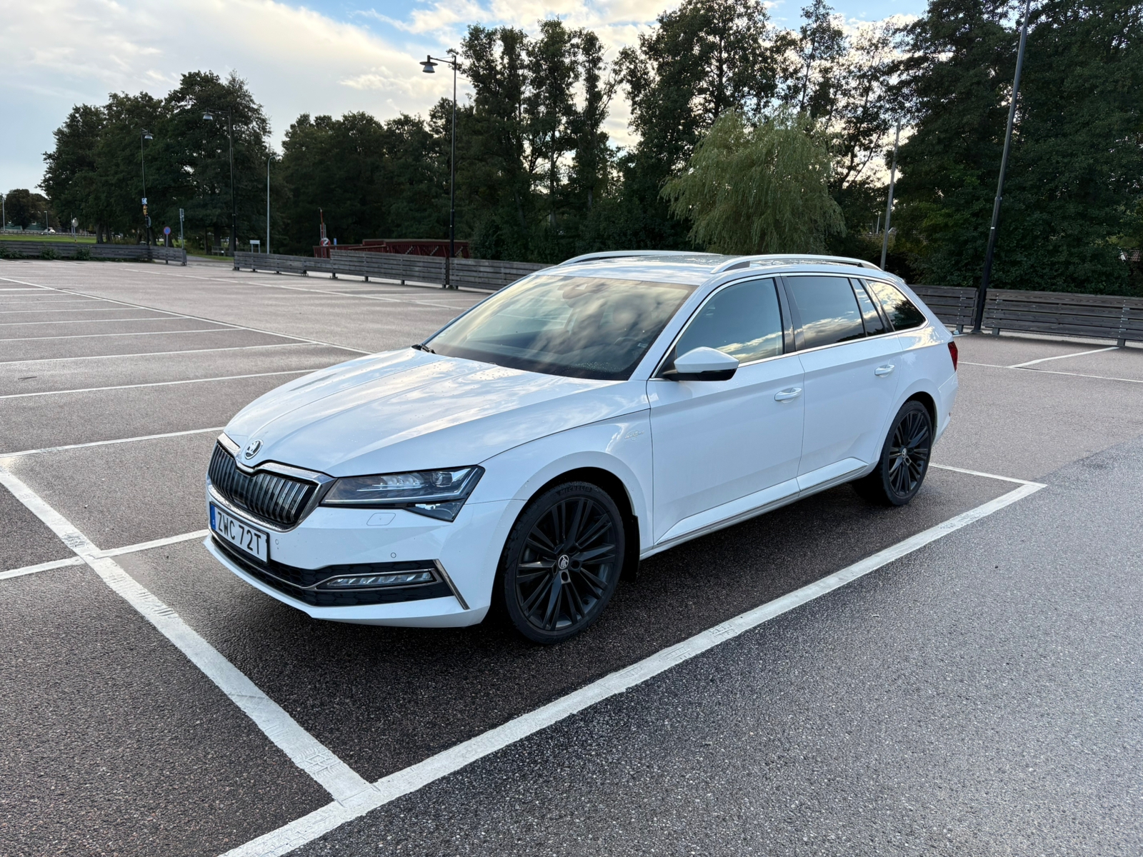 Skoda Superb 2020, bild 2/3