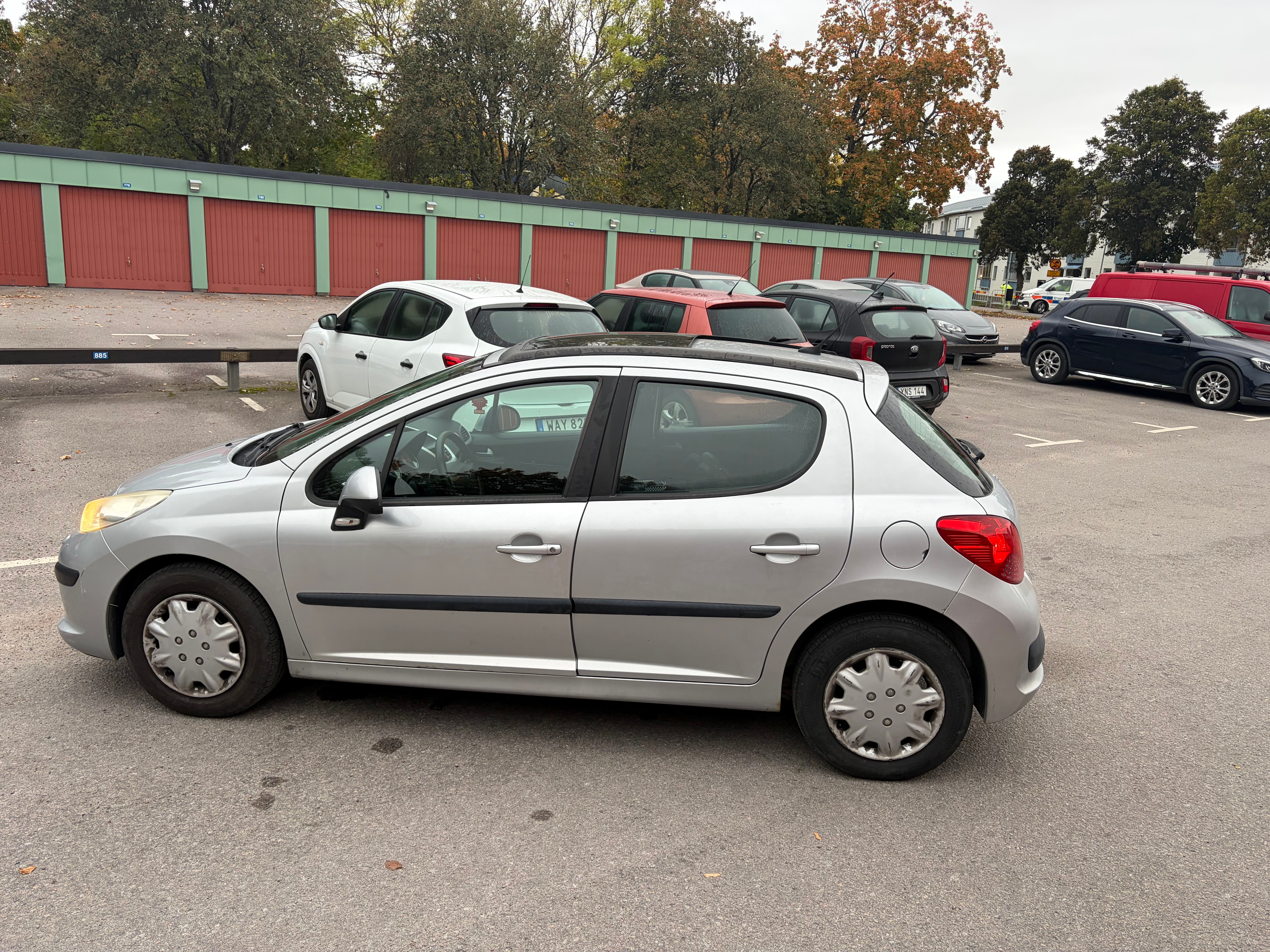 Peugeot 207 5-dörrar 1.4 Manuell 2008, bild 2/5