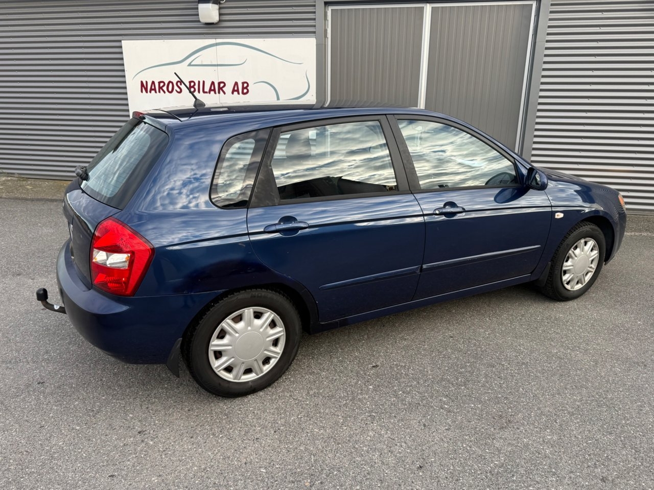 Kia Cerato Halvkombi 1.6 GLS Euro 4 2004, kuva 4/7