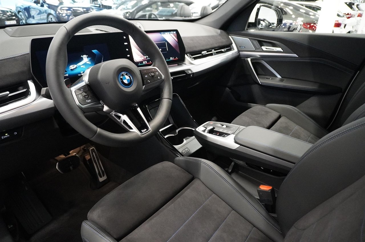 BMW iX1 2027, photo 2/10