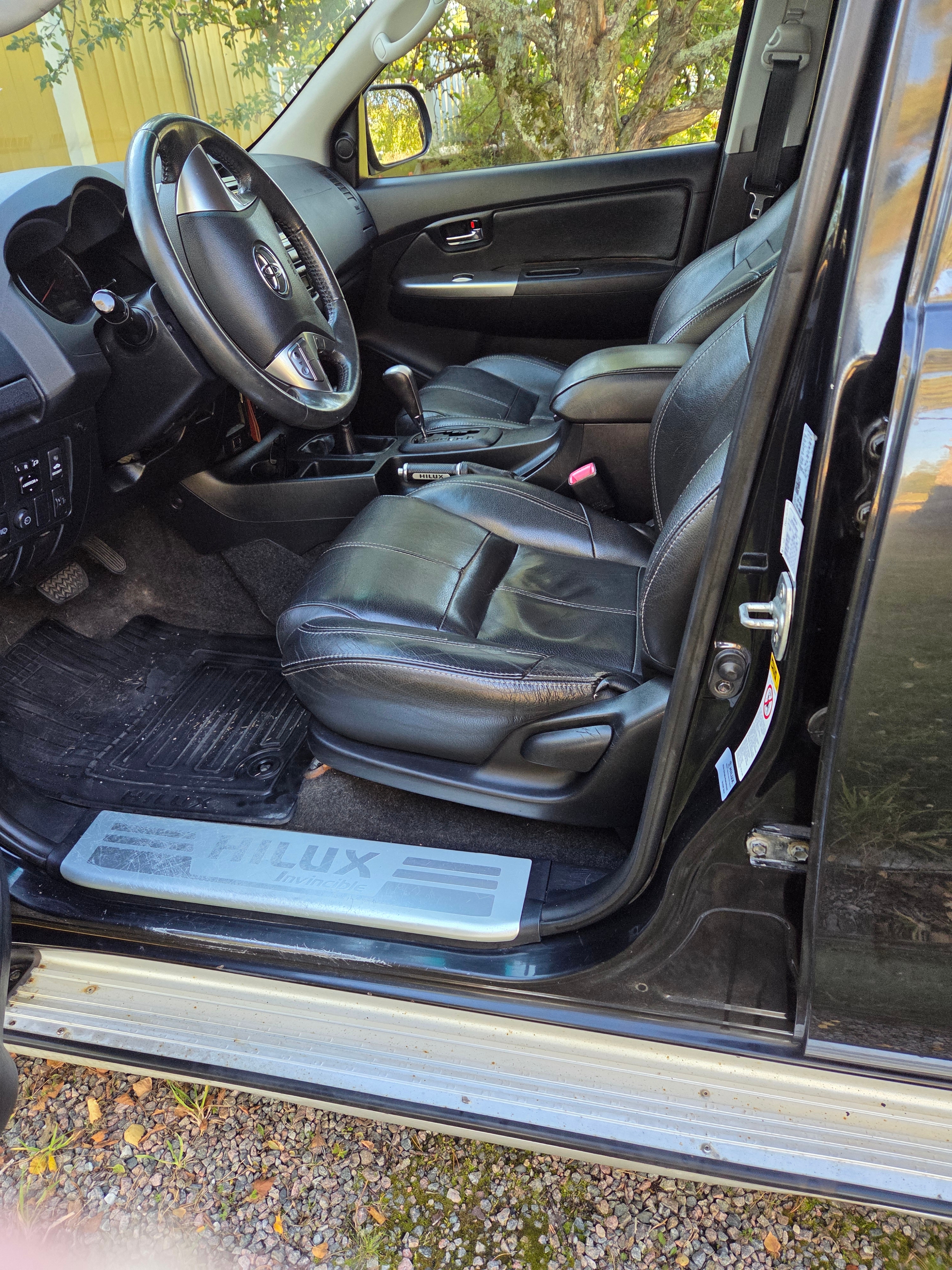 Toyota HiLux 2014, bild 3/3