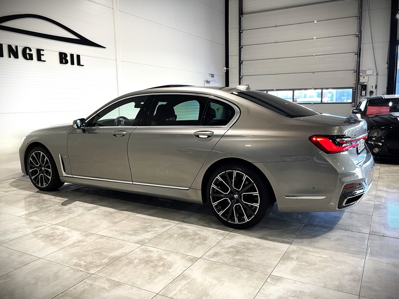 BMW 750 2021, bild 7/10