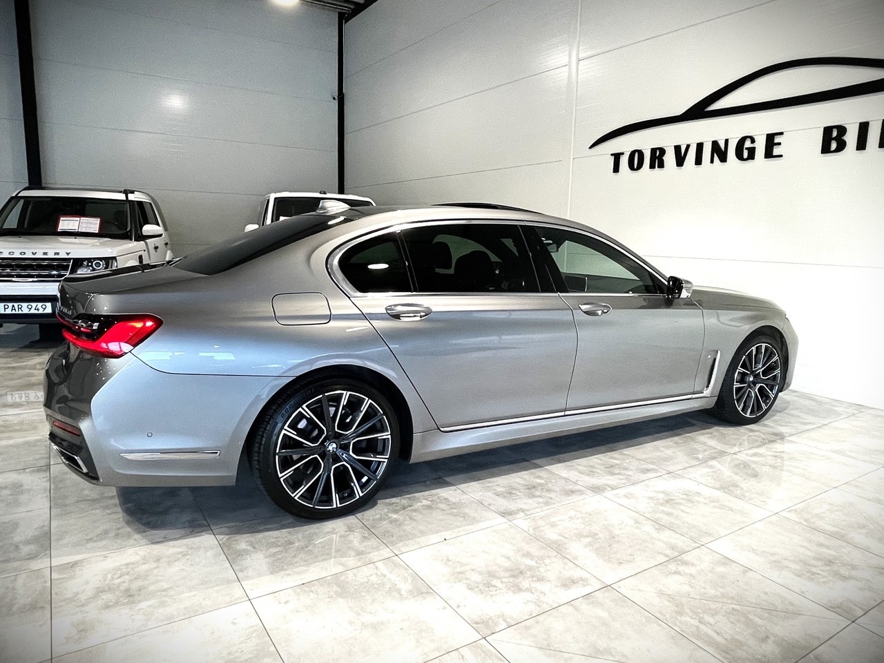 BMW 750 2021, bild 5/10