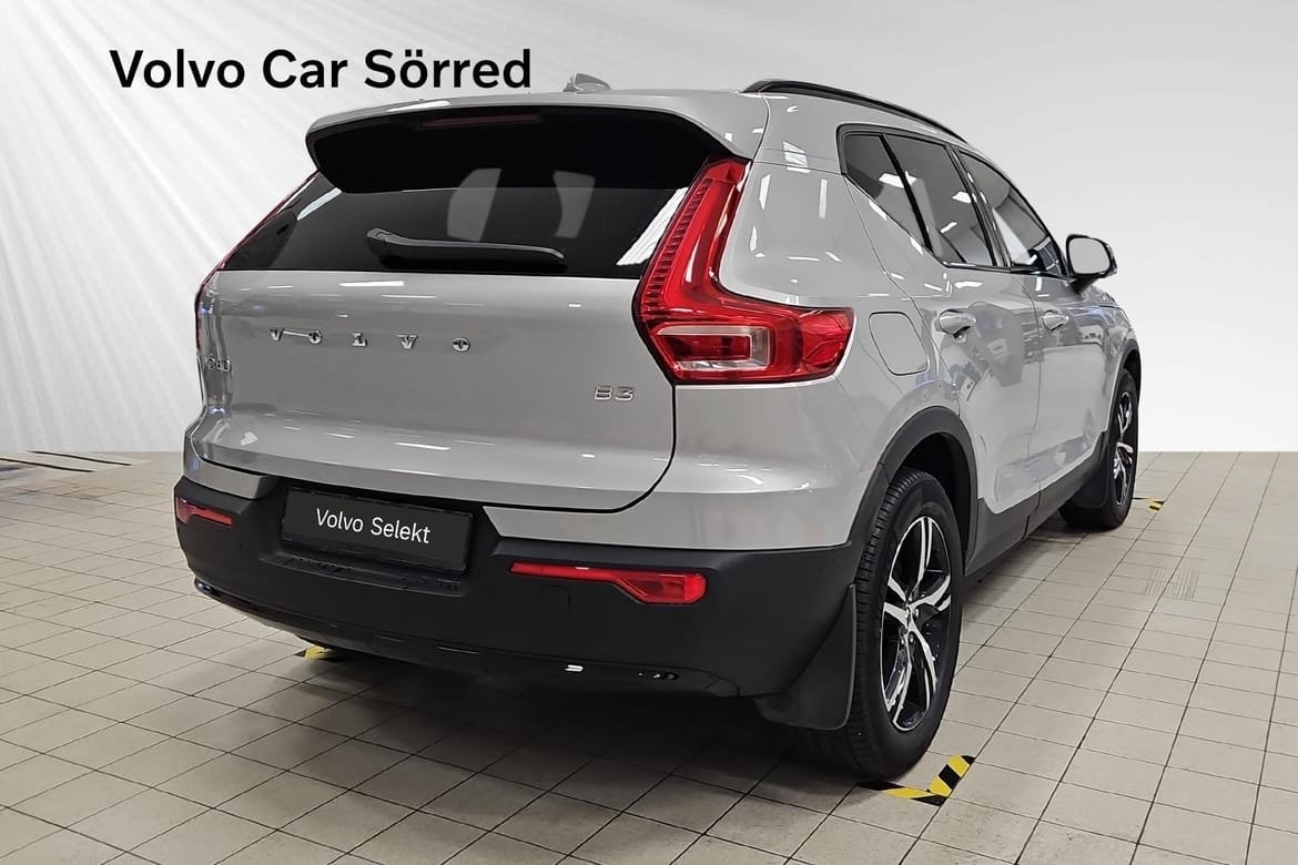 Volvo XC40 B3 FWD Bensin Plus Dark, Drag 2025, bild 5/10