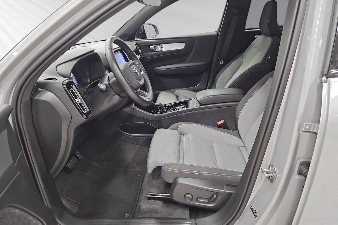 Volvo XC40 B3 FWD Bensin Plus Dark, Drag 2025, bild 7/10