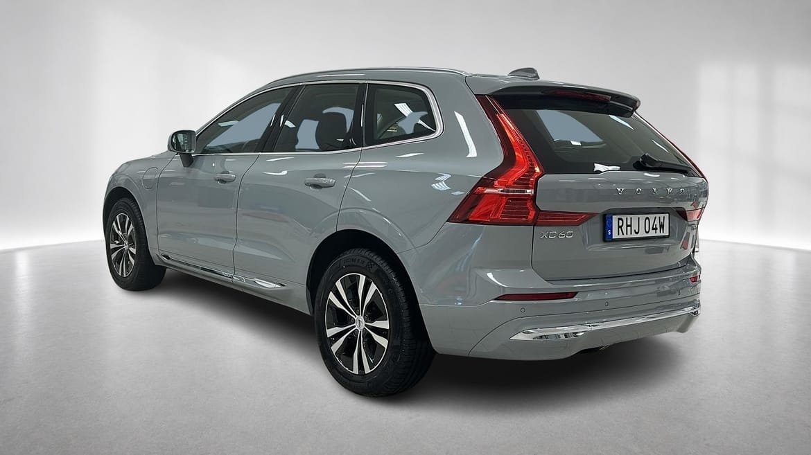 Volvo XC60 T6 Core Special Edition 2025, bild 2/15