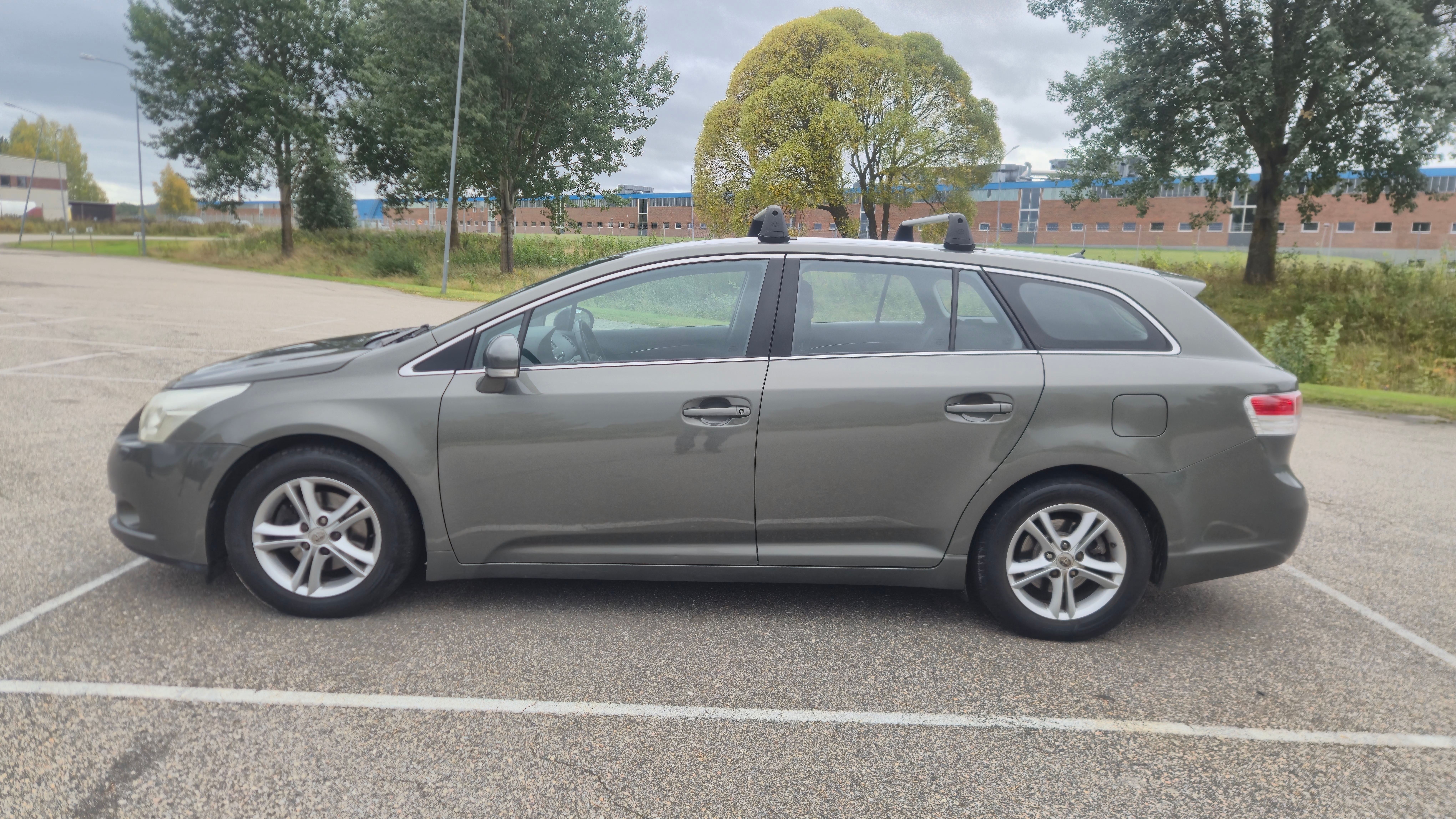 Toyota Avensis 2009, bild 2/8