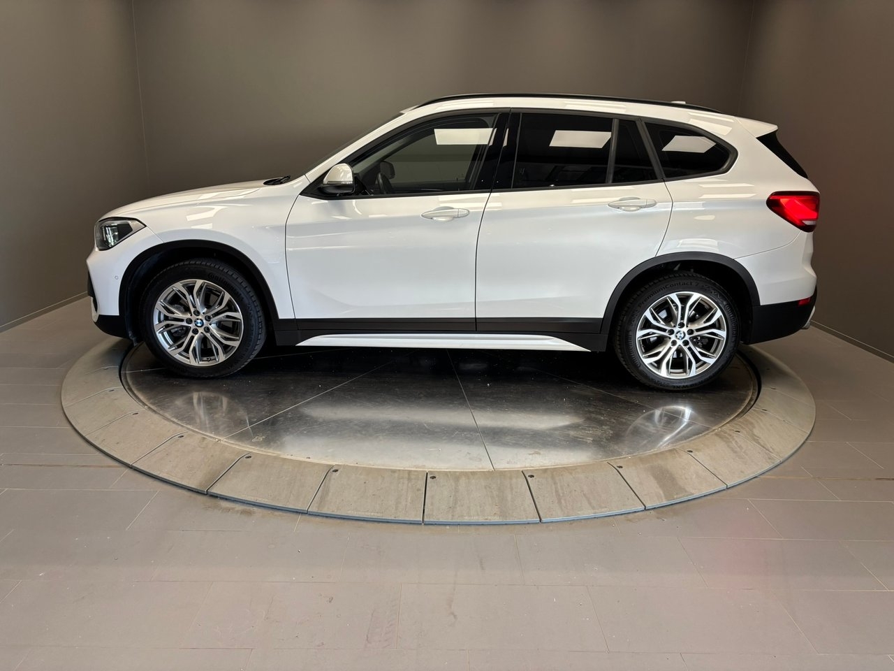 BMW X1 2022, bild 2/10
