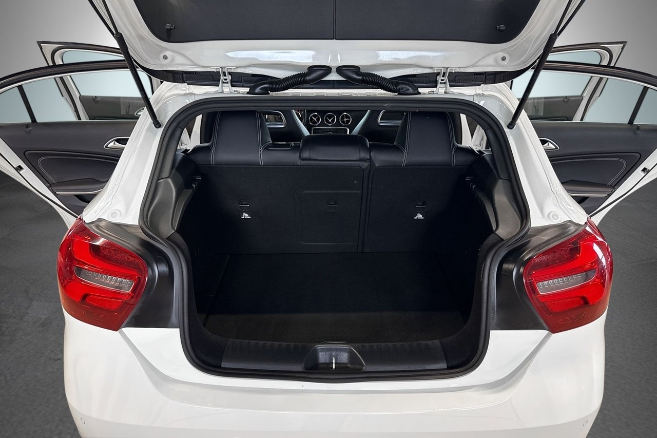 Mercedes-Benz A 200 d Urban Euro 6 2017, bild 7/10
