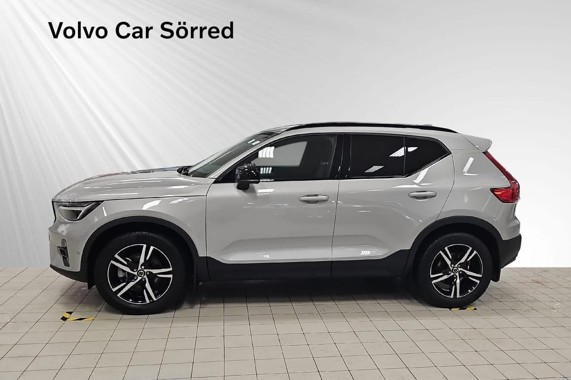 Volvo XC40 B3 FWD Bensin Plus Dark, Drag 2025, bild 3/10
