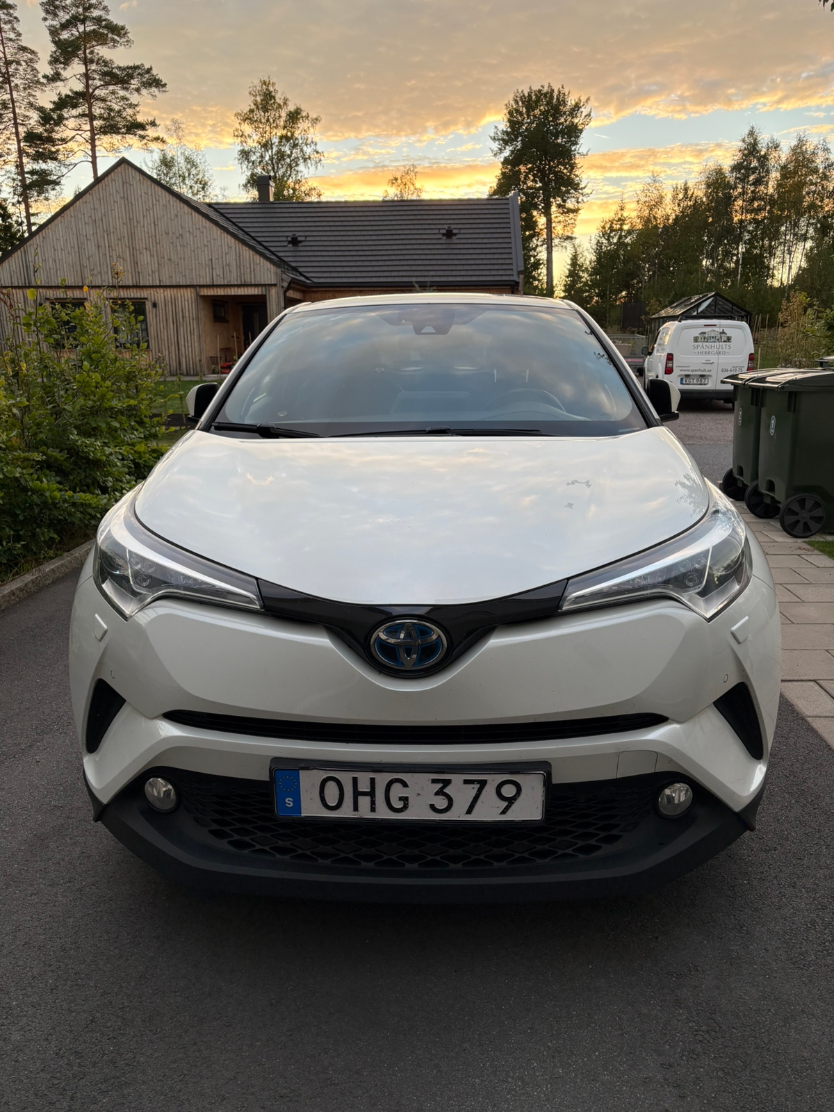 Toyota C-HR 2017, bild 2/10