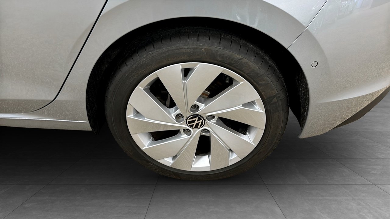 Volkswagen Golf 2025, photo 6/10