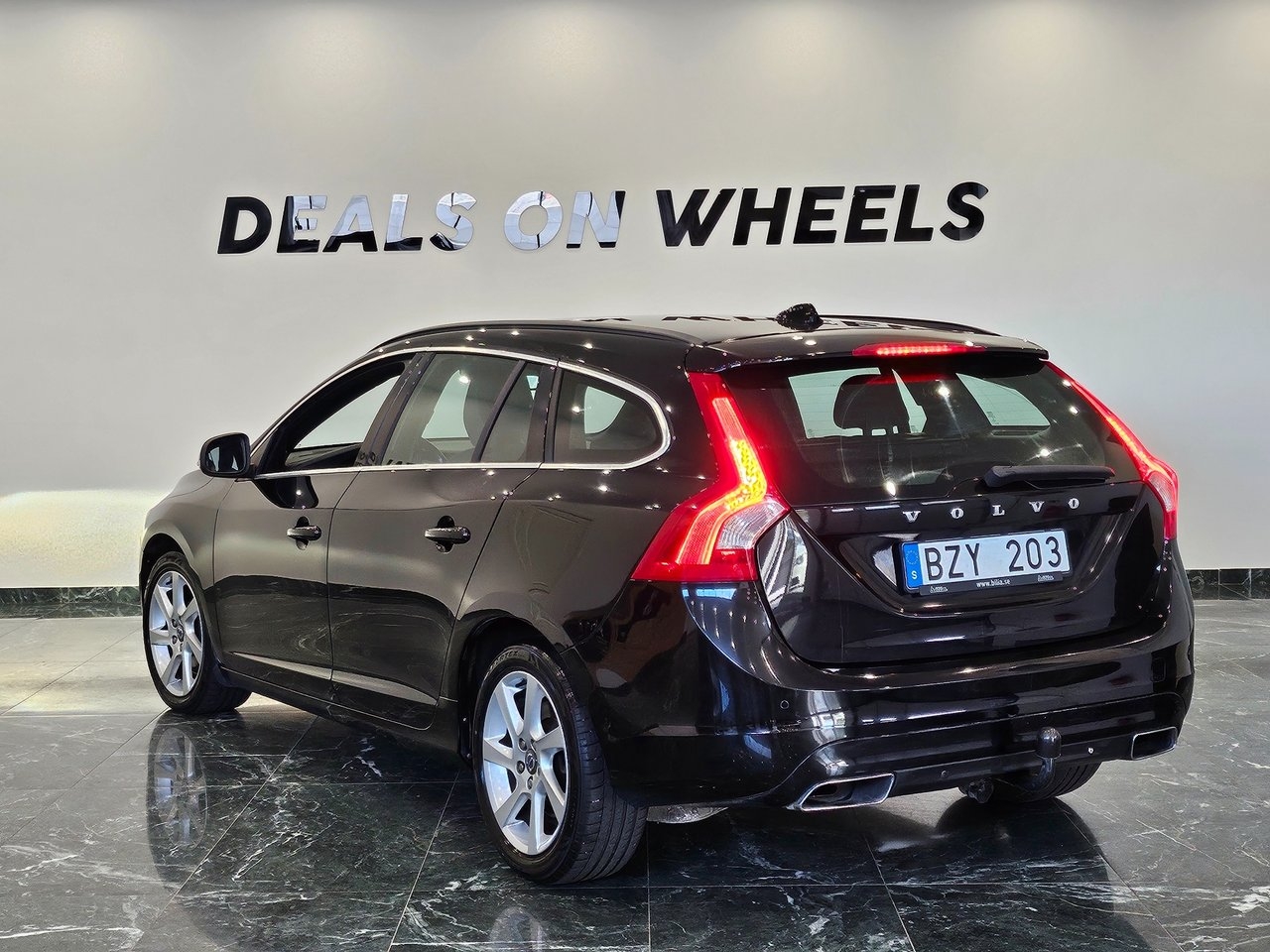 Volvo V60 2014, photo 6/10