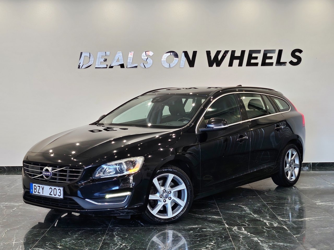 Volvo V60 2014, photo 2/10