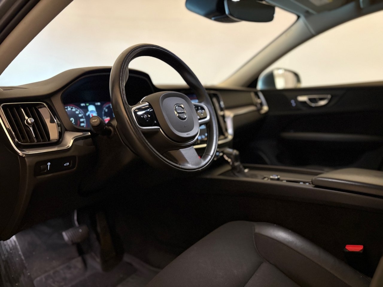 Volvo V60 2020, photo 7/10