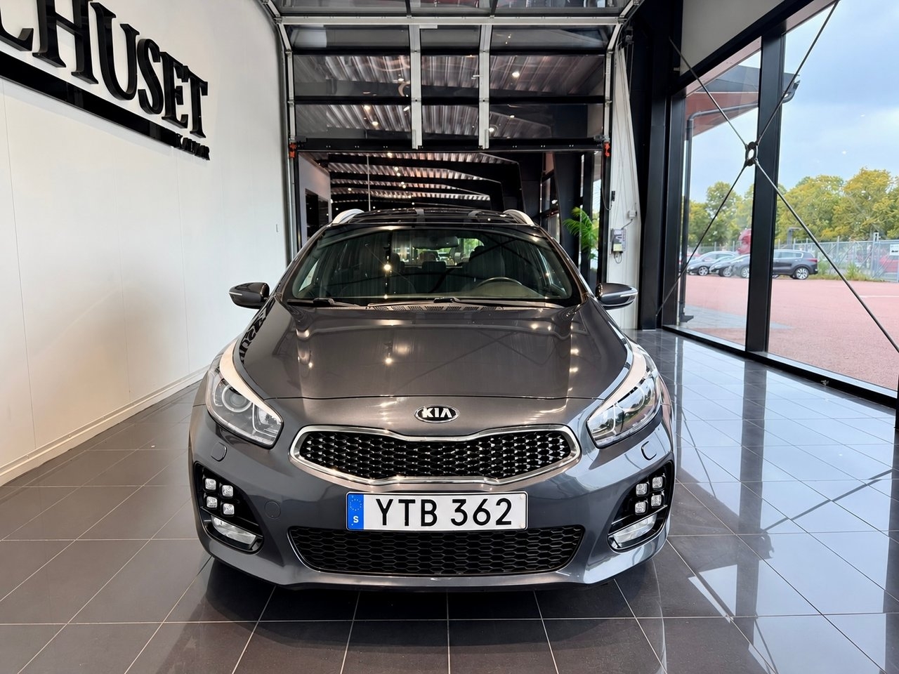 Kia Ceed cee'd_sw 1.6 CRDi DCT GT-Line 2018, bild 2/9