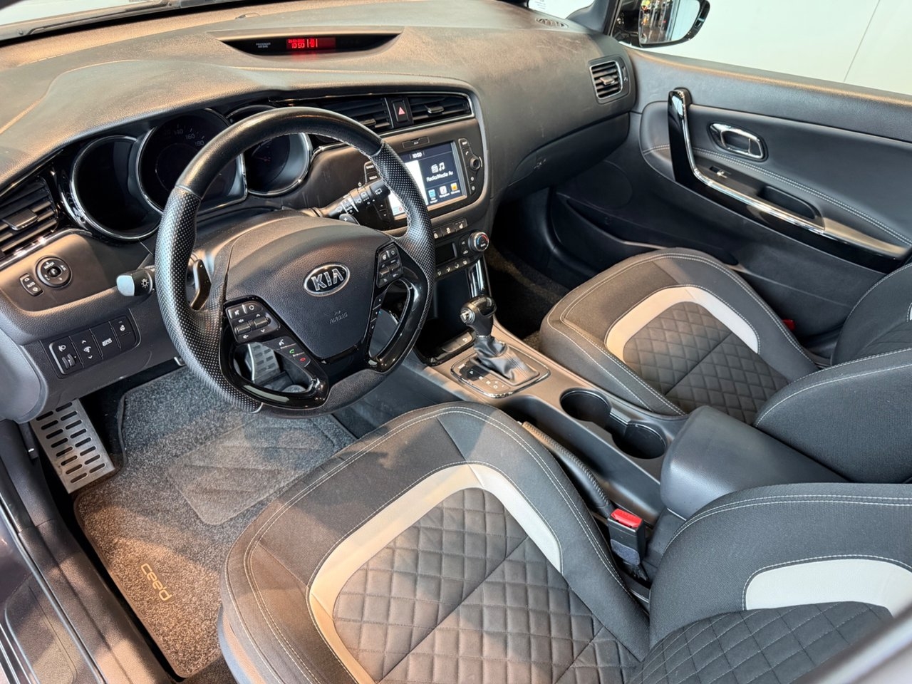 Kia Ceed cee'd_sw 1.6 CRDi DCT GT-Line 2018, bild 6/9