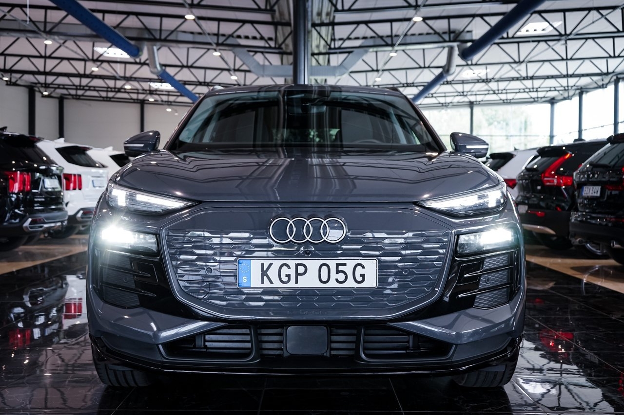 Audi Q6 e-tron 2025, photo 3/10