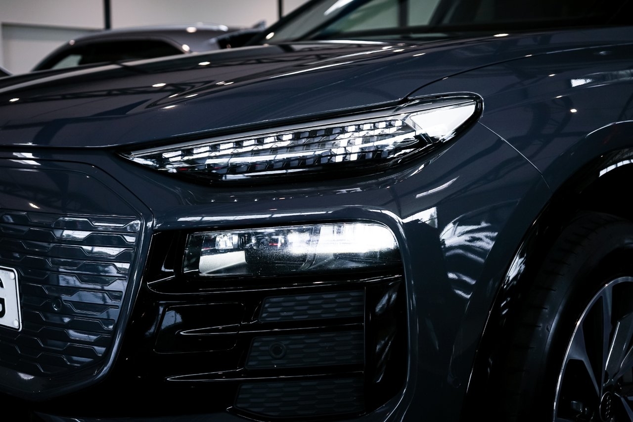 Audi Q6 e-tron 2025, photo 5/10