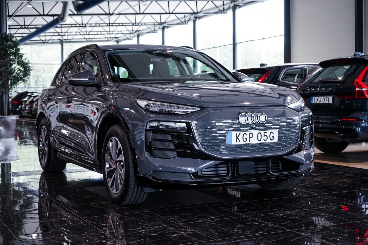 Audi Q6 e-tron 2025, photo 2/10