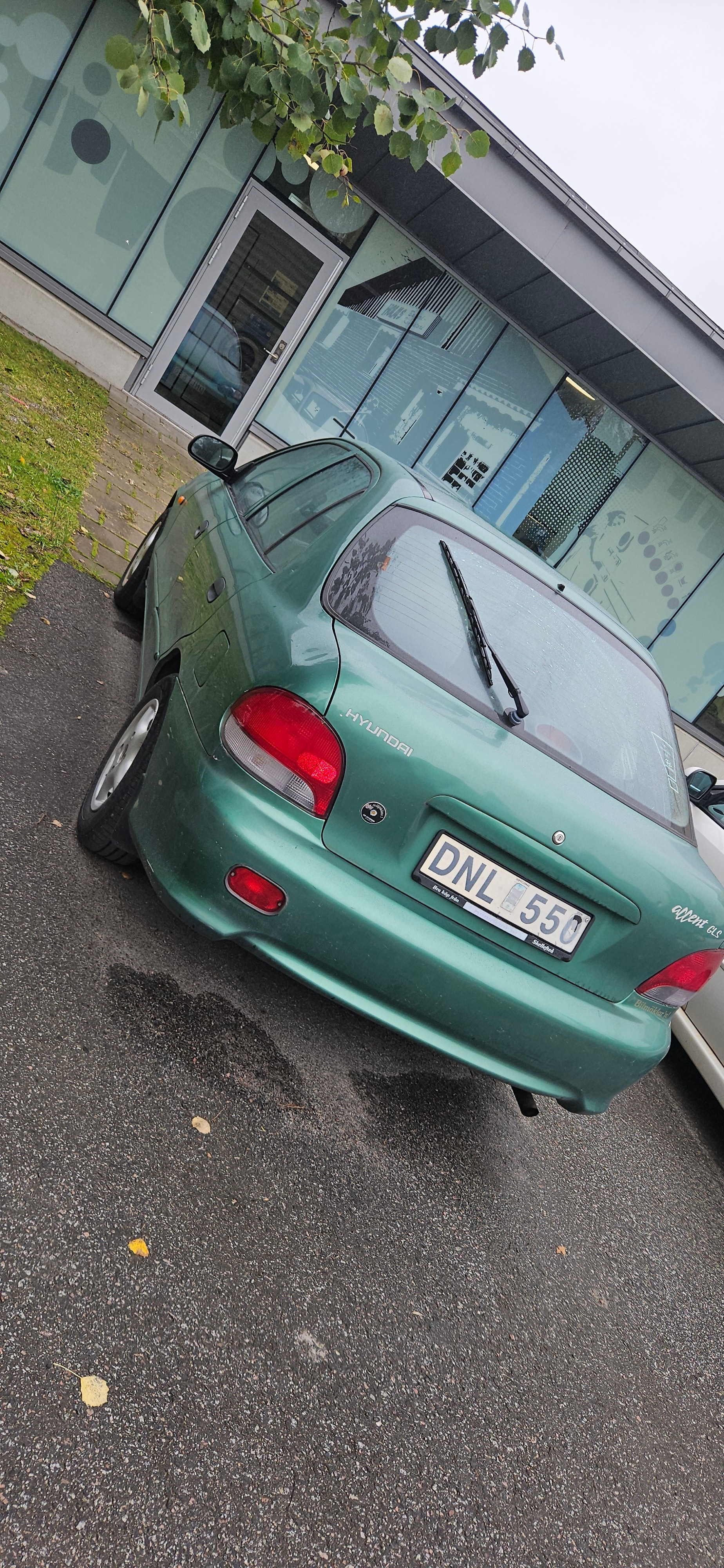Hyundai Accent 5-dörrar 1.5 Manuell 1997, bild 2/4