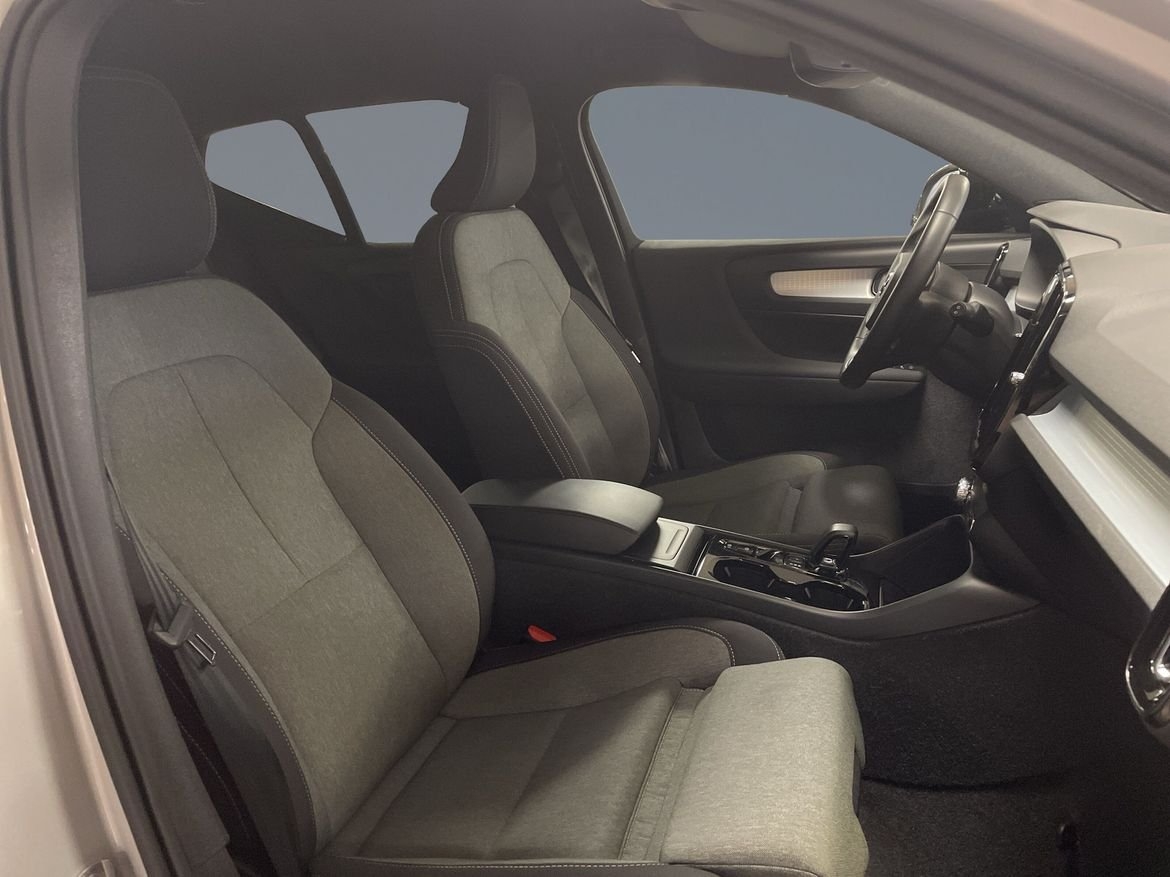 Volvo XC40 B3 FWD Bensin Plus Dark 2025, bild 7/10