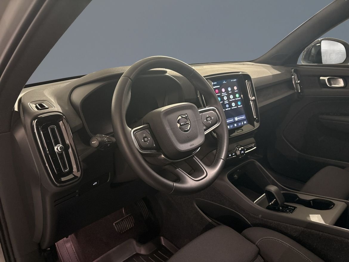 Volvo EX40 2025, photo 5/10