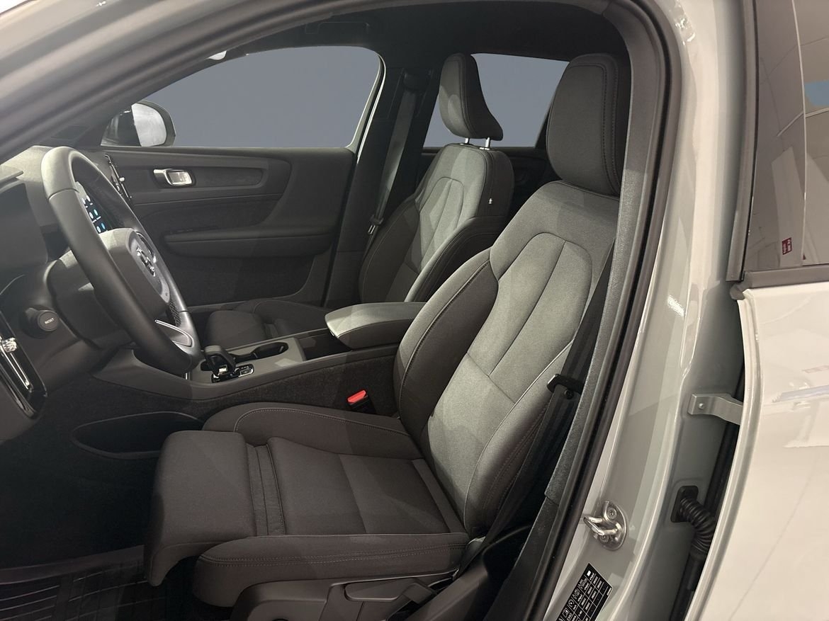 Volvo EX40 2025, photo 6/10