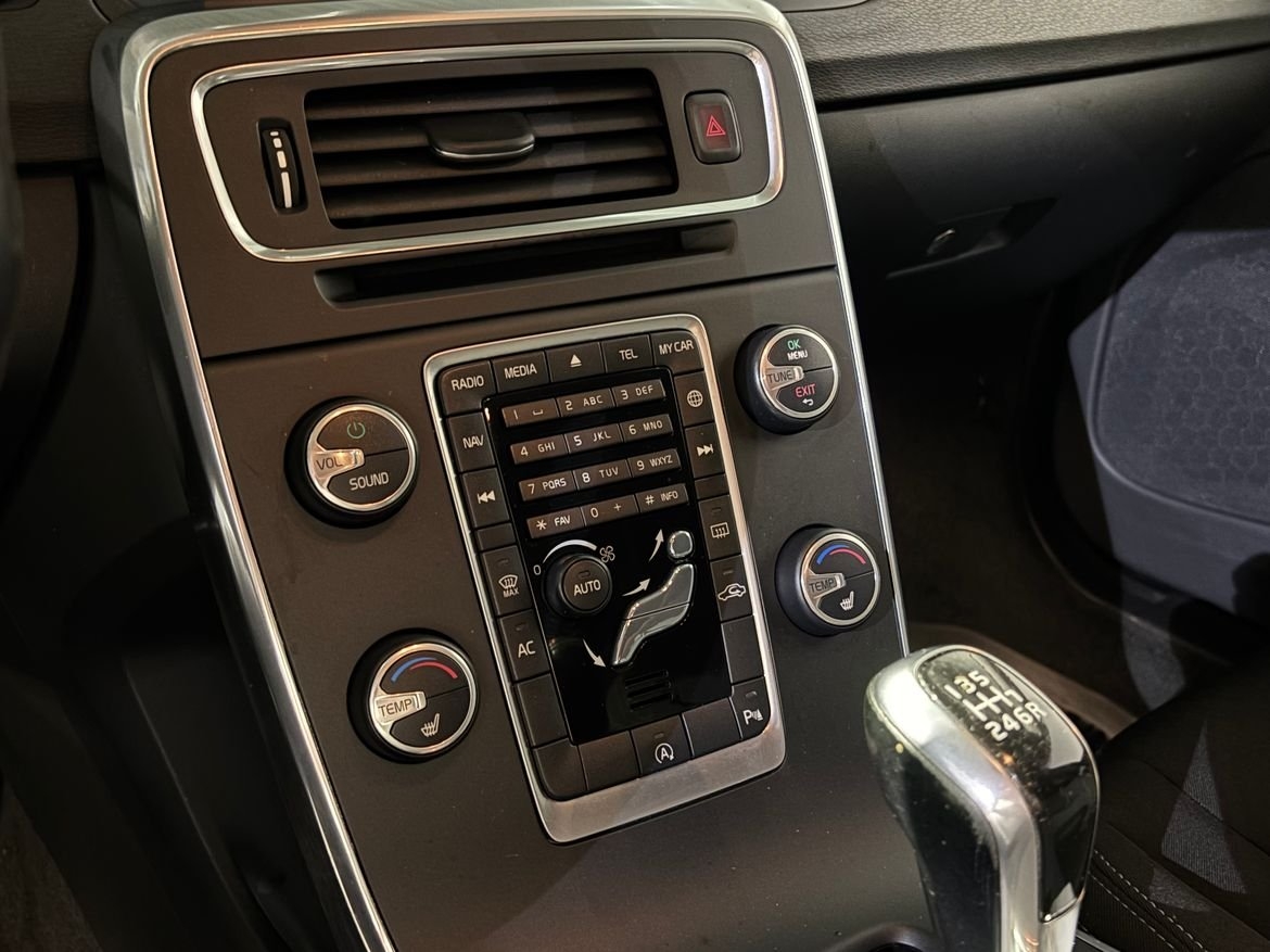 Volvo V60 D4 Kinetic 2016, photo 7/10
