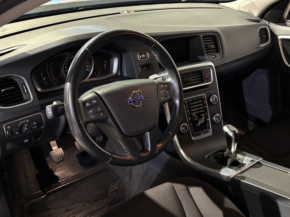Volvo V60 D4 Kinetic 2016, photo 6/10