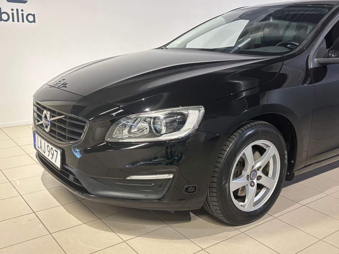 Volvo V60 D4 Kinetic 2016, photo 2/10