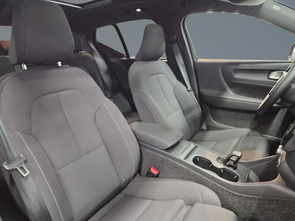 Volvo EX40 2025, photo 7/12